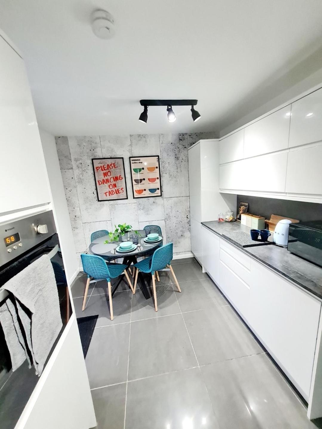 Апартаменты Bright 3Br Walking Distance To Town - Free Parking Глазго Экстерьер фото