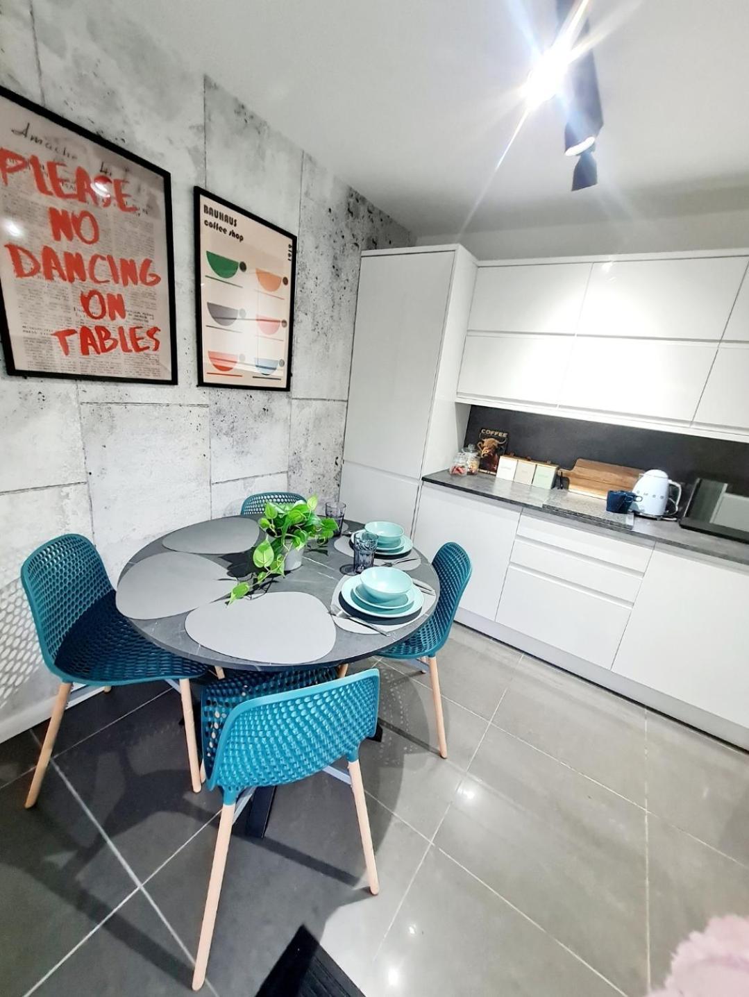 Апартаменты Bright 3Br Walking Distance To Town - Free Parking Глазго Экстерьер фото