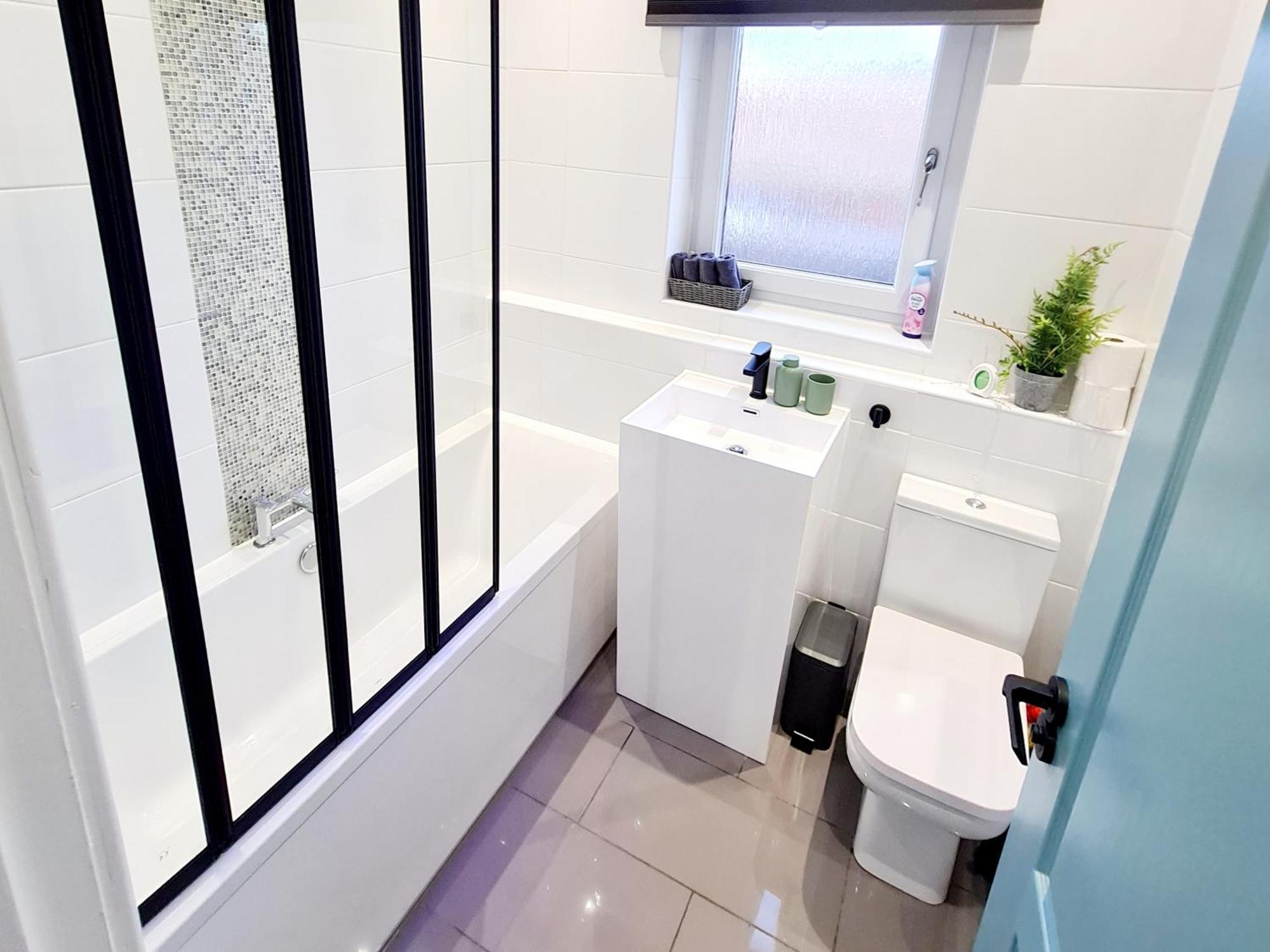Апартаменты Bright 3Br Walking Distance To Town - Free Parking Глазго Экстерьер фото